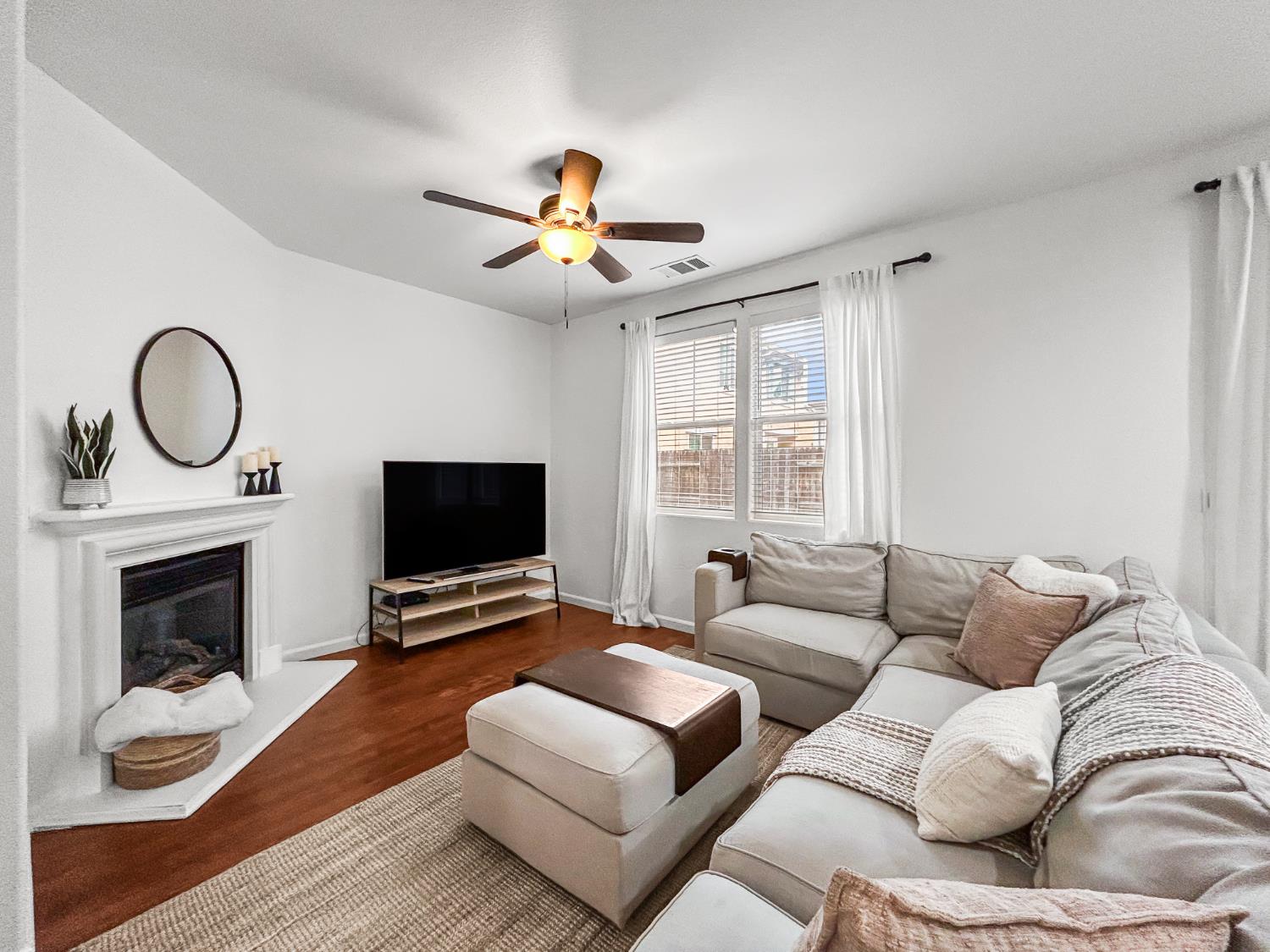 365 Raphael Lane Clovis, CA 93611 - Photo 4 of 35