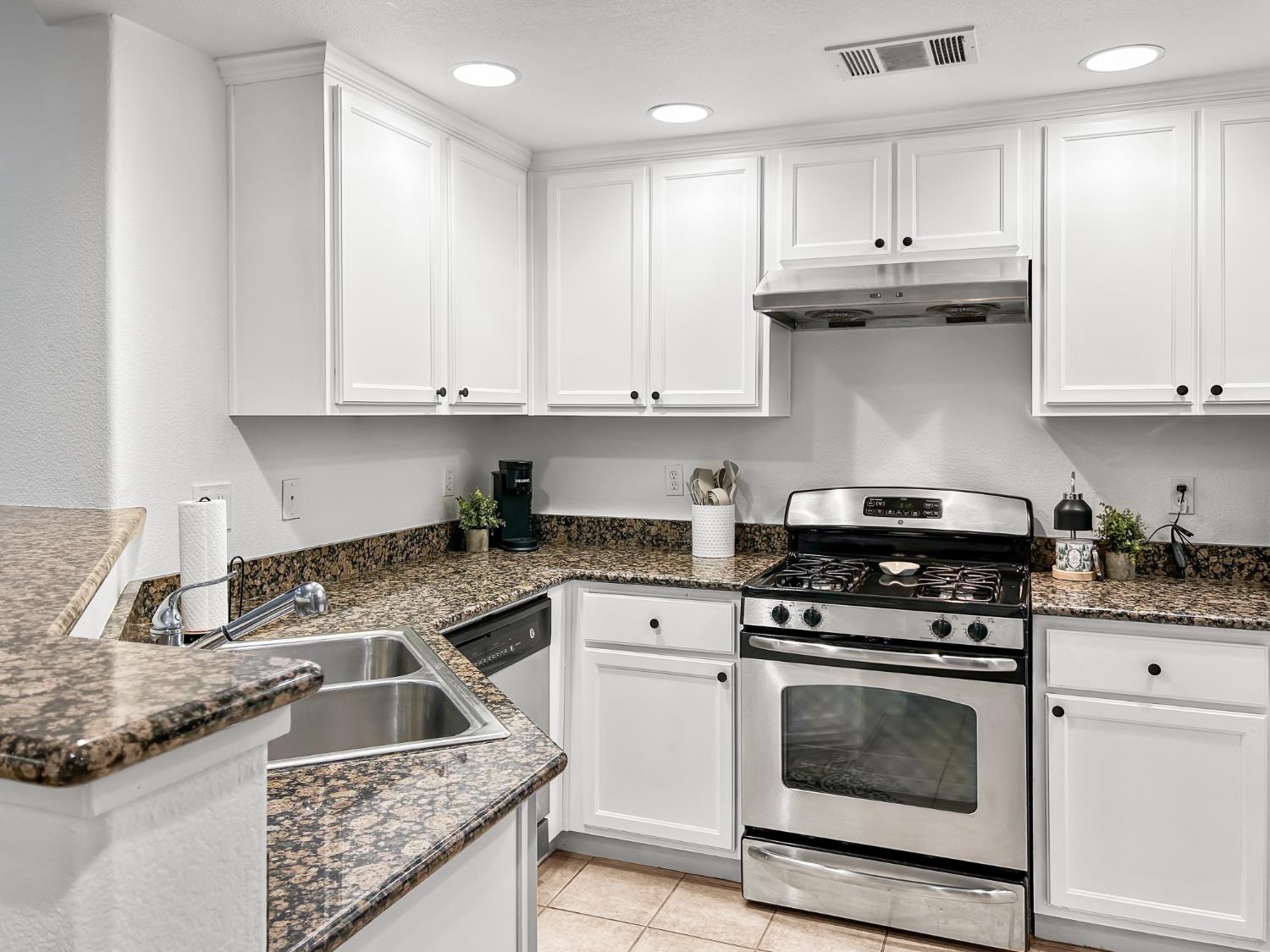 365 Raphael Lane Clovis, CA 93611 - Photo 10 of 35