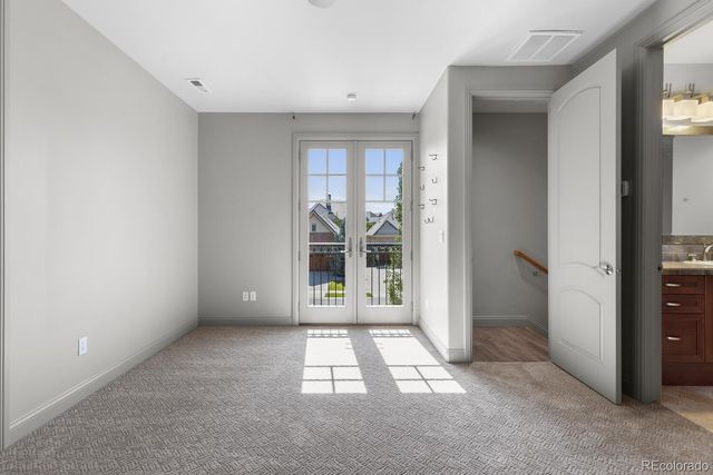 a view of entryway with window