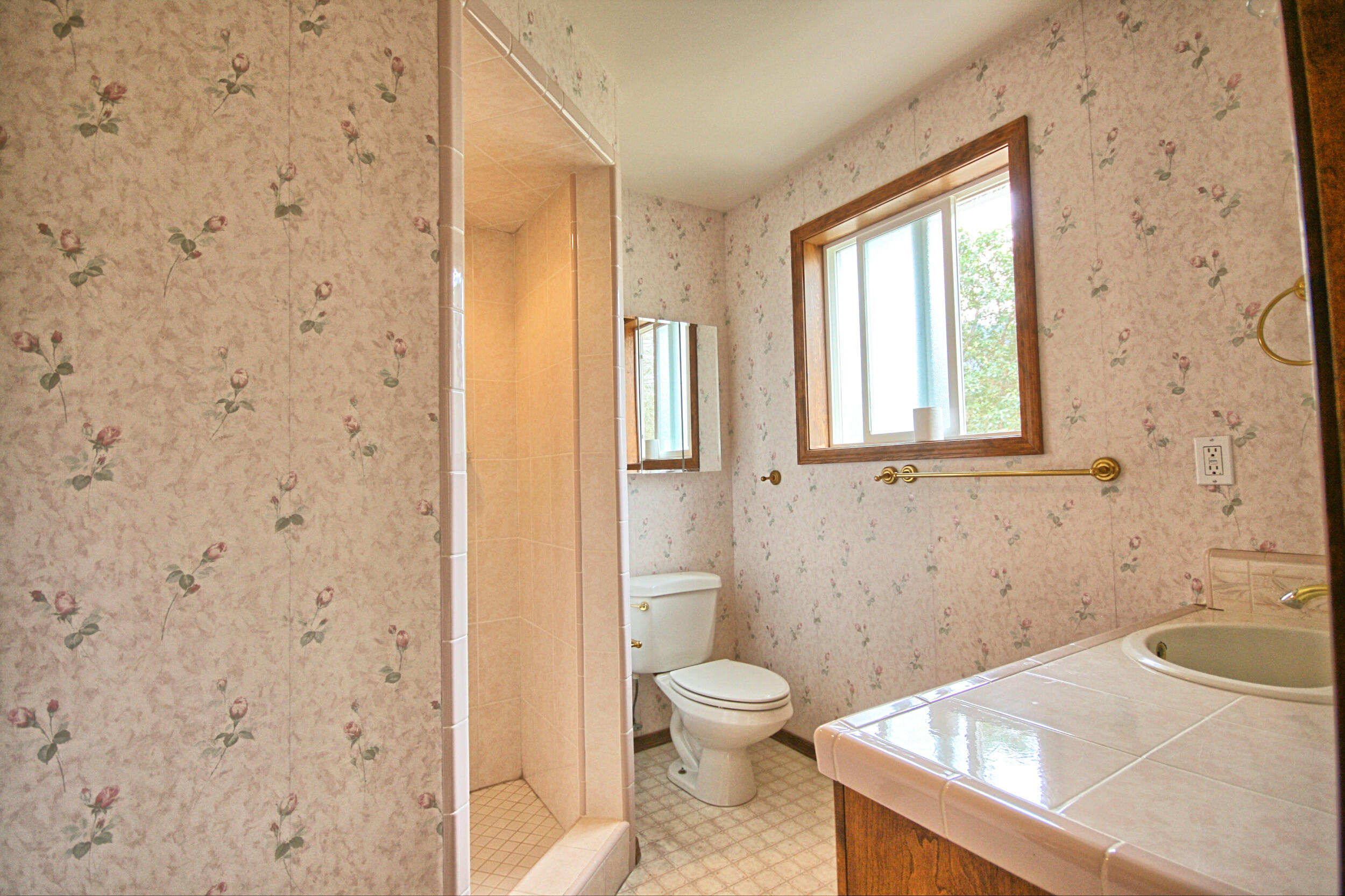 7255 Upper Applegate Road Jacksonville, OR 97530 - Photo 34 of 50 primary bath (1)