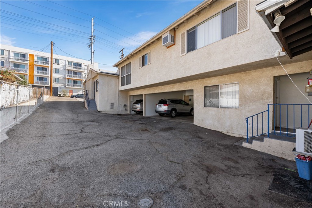 10139 Hillhaven Avenue Tujunga, CA 91042 - Photo 3 of 47 a view of parking area