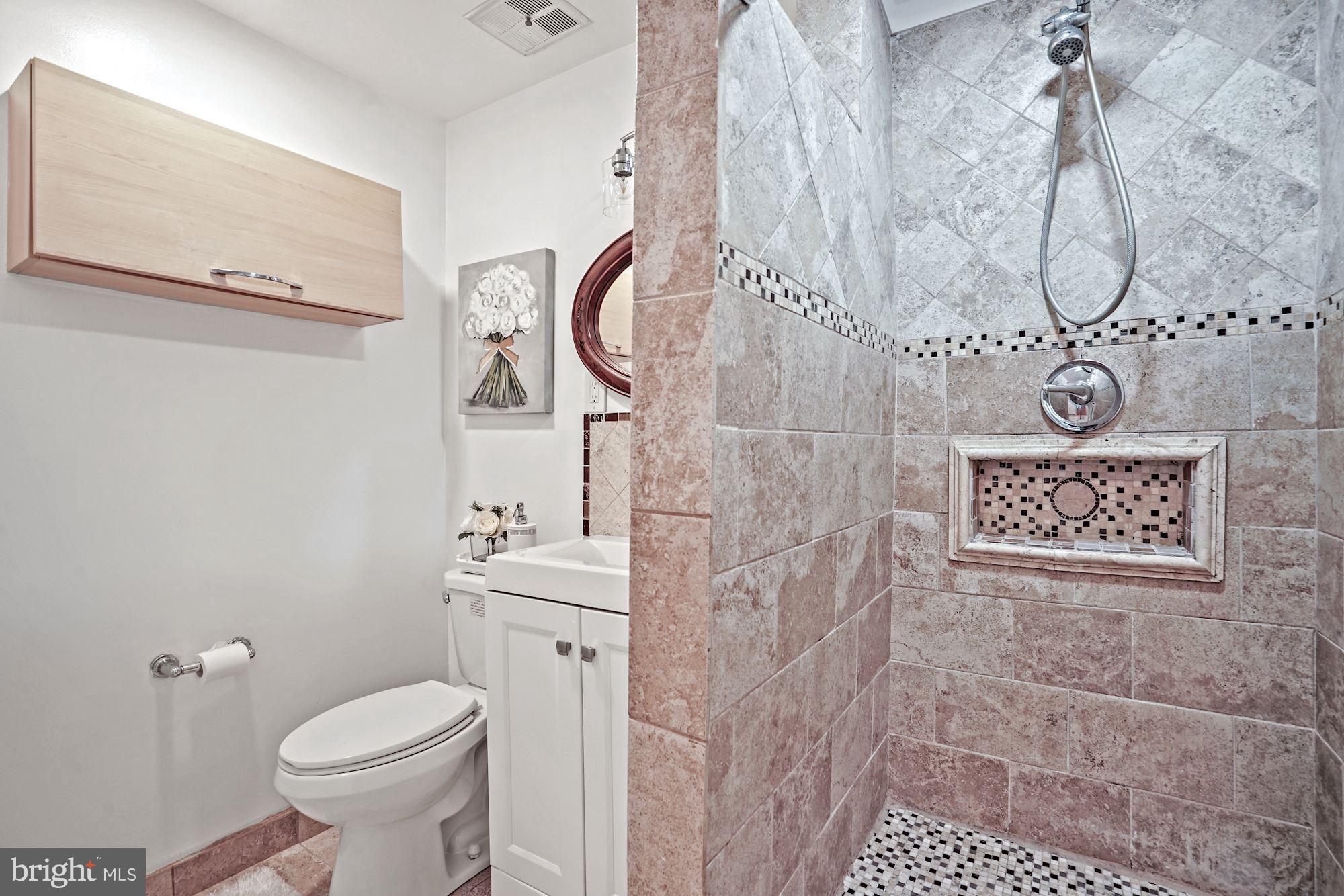 7302 Rolling Oak Lane Springfield, VA 22153 - Photo 23 of 59 Bathroom