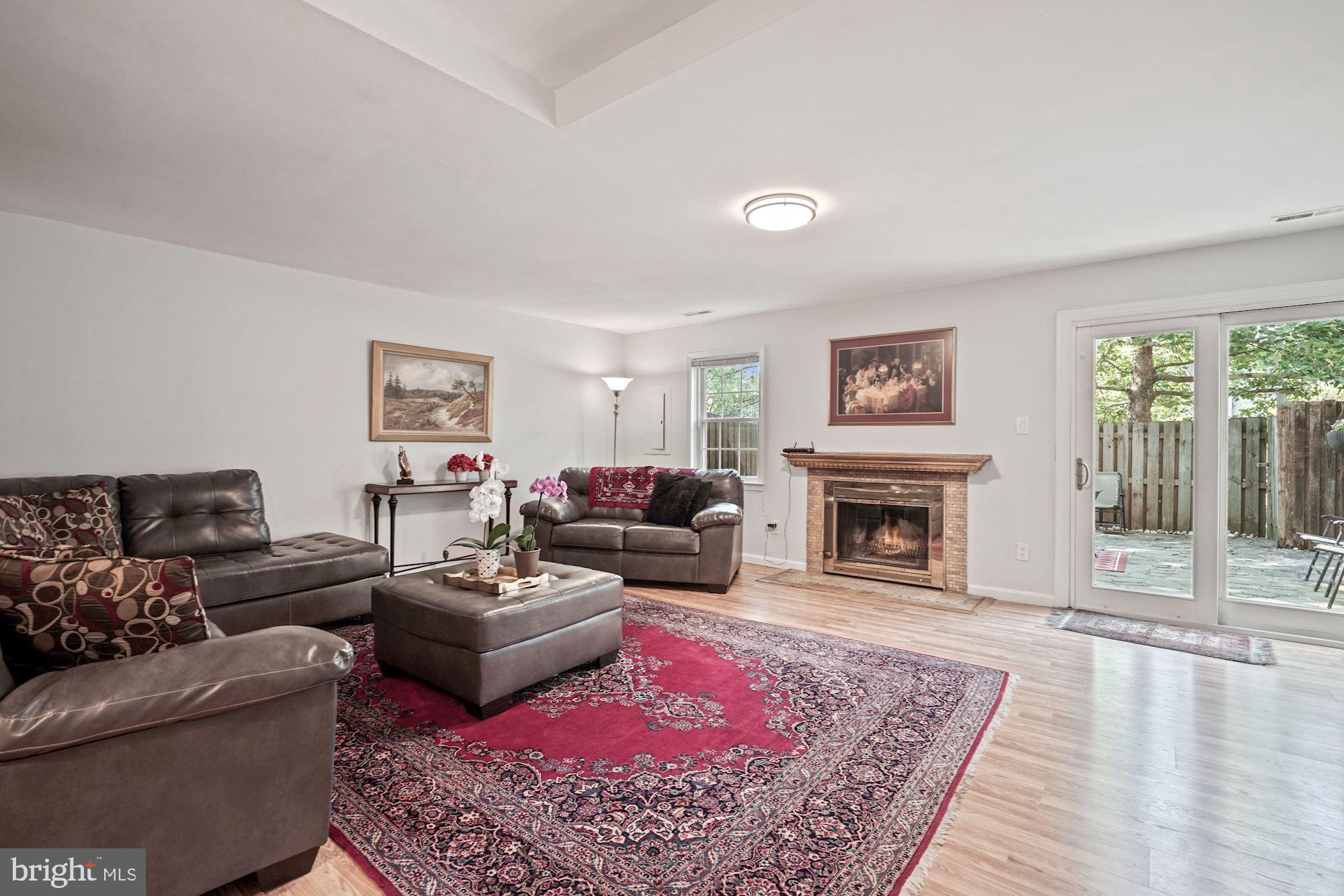 7302 Rolling Oak Lane Springfield, VA 22153 - Photo 5 of 59 Living Room