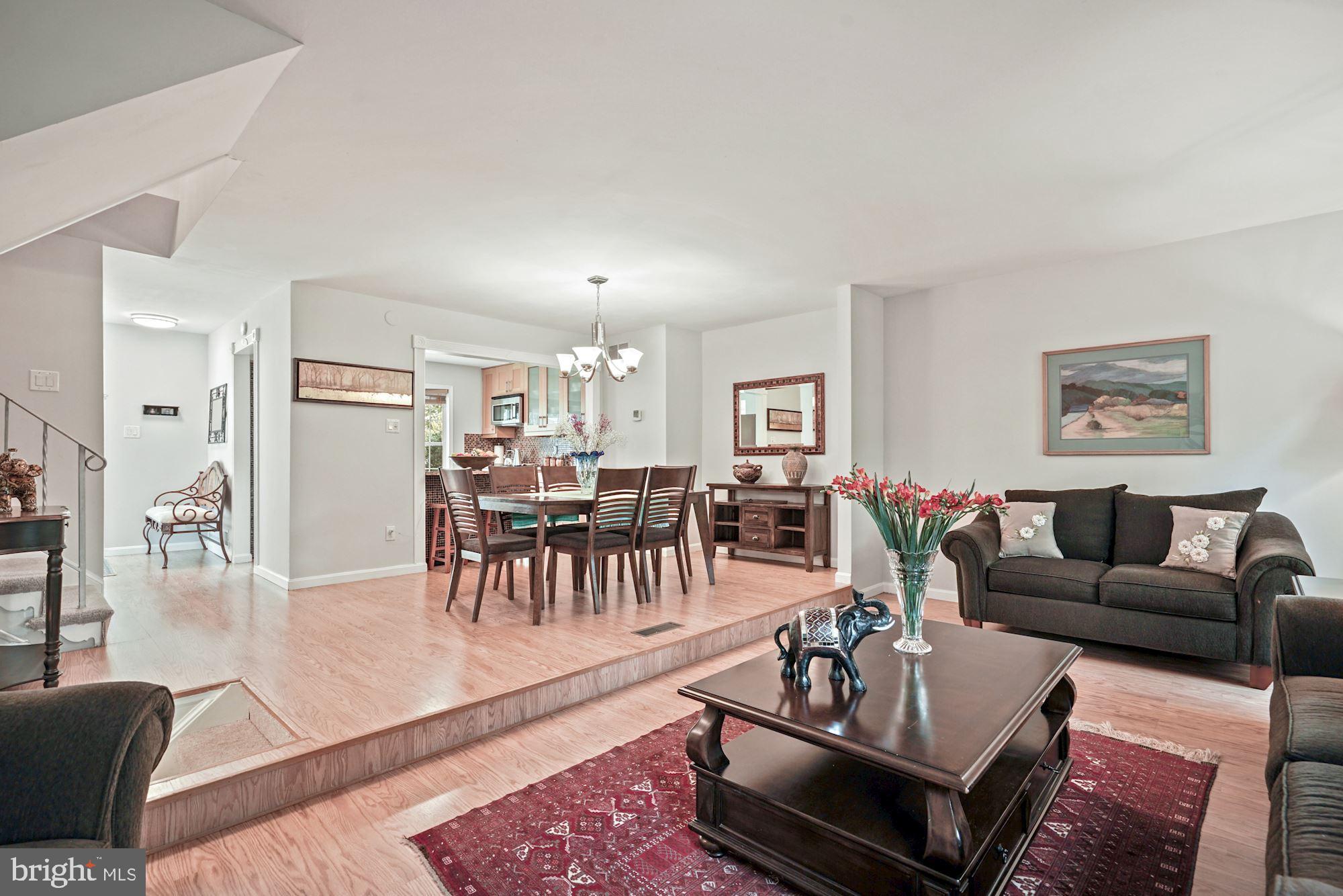 7302 Rolling Oak Lane Springfield, VA 22153 - Photo 8 of 59 Living Room