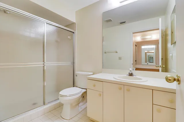 $214,900 | 6333 Southeast Williamsburg Drive, Unit 204, Hobe Sound, FL 33455