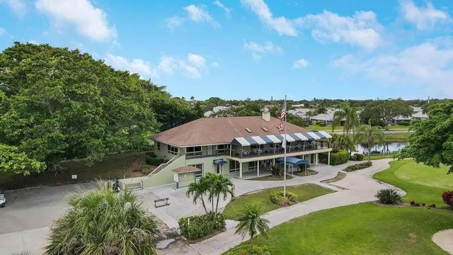 $214,900 | 6333 Southeast Williamsburg Drive, Unit 204, Hobe Sound, FL 33455