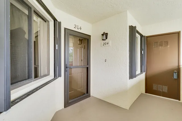 $214,900 | 6333 Southeast Williamsburg Drive, Unit 204, Hobe Sound, FL 33455