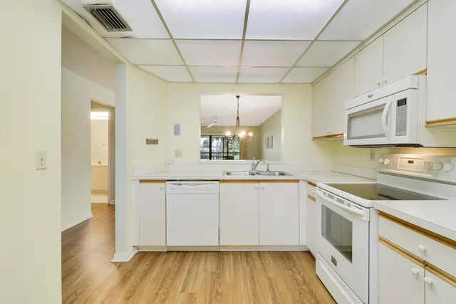 $214,900 | 6333 Southeast Williamsburg Drive, Unit 204, Hobe Sound, FL 33455