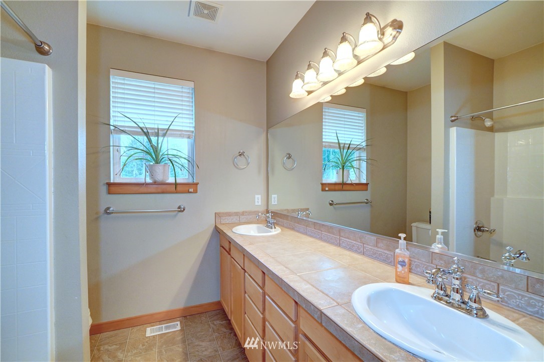 9747 Phillips Road Southeast Port Orchard, WA 98367 - Photo 13 of 40 Gallery Image 13
