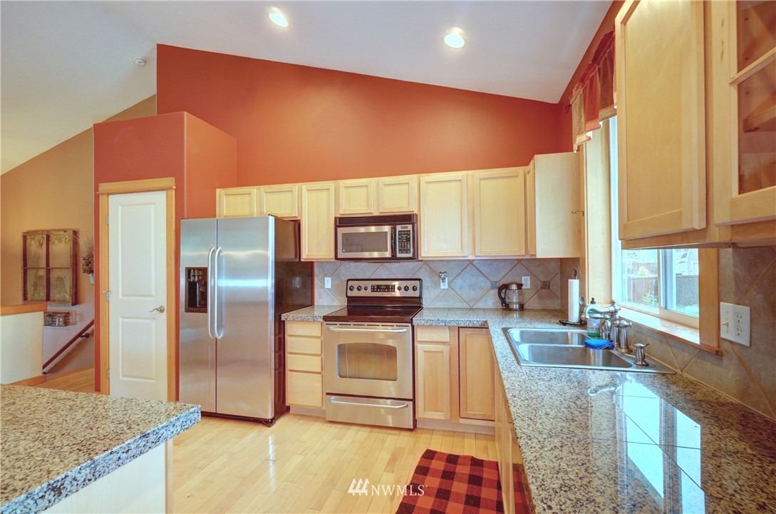 9747 Phillips Road Southeast Port Orchard, WA 98367 - Photo 10 of 40 Gallery Image 10