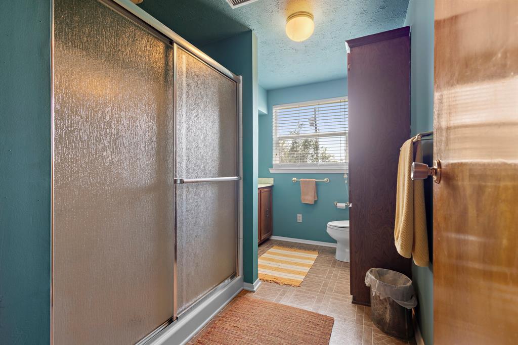 118 Cinch Buckle Ranch Road Trinidad, TX 75163 - Photo 12 of 28 a bathroom with a shower