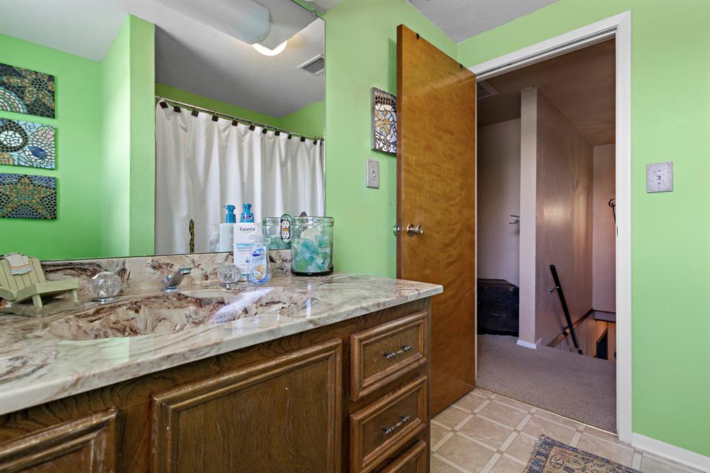 118 Cinch Buckle Ranch Road Trinidad, TX 75163 - Photo 17 of 28 a bathroom with a granite countertop sink and a mirror