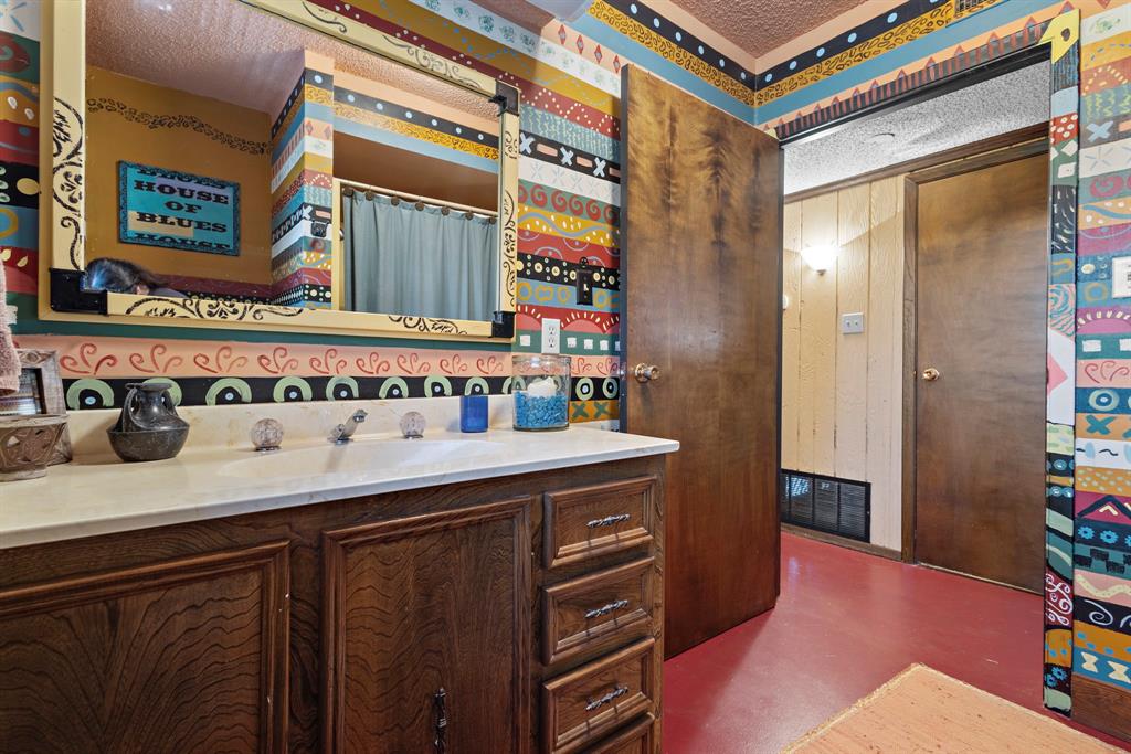 118 Cinch Buckle Ranch Road Trinidad, TX 75163 - Photo 9 of 28 a bathroom with a sink and a mirror