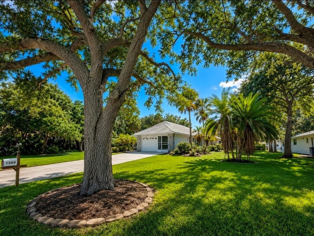 1308 South Riverside Drive Edgewater, FL 32132 - Photo 4 of 51 Gallery Image 4