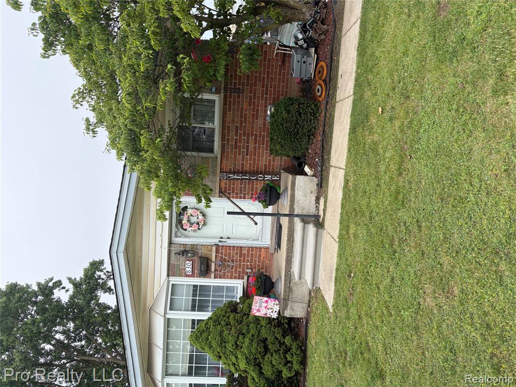 830 South Venoy Road Westland, MI 48186 - Photo 2 of 10