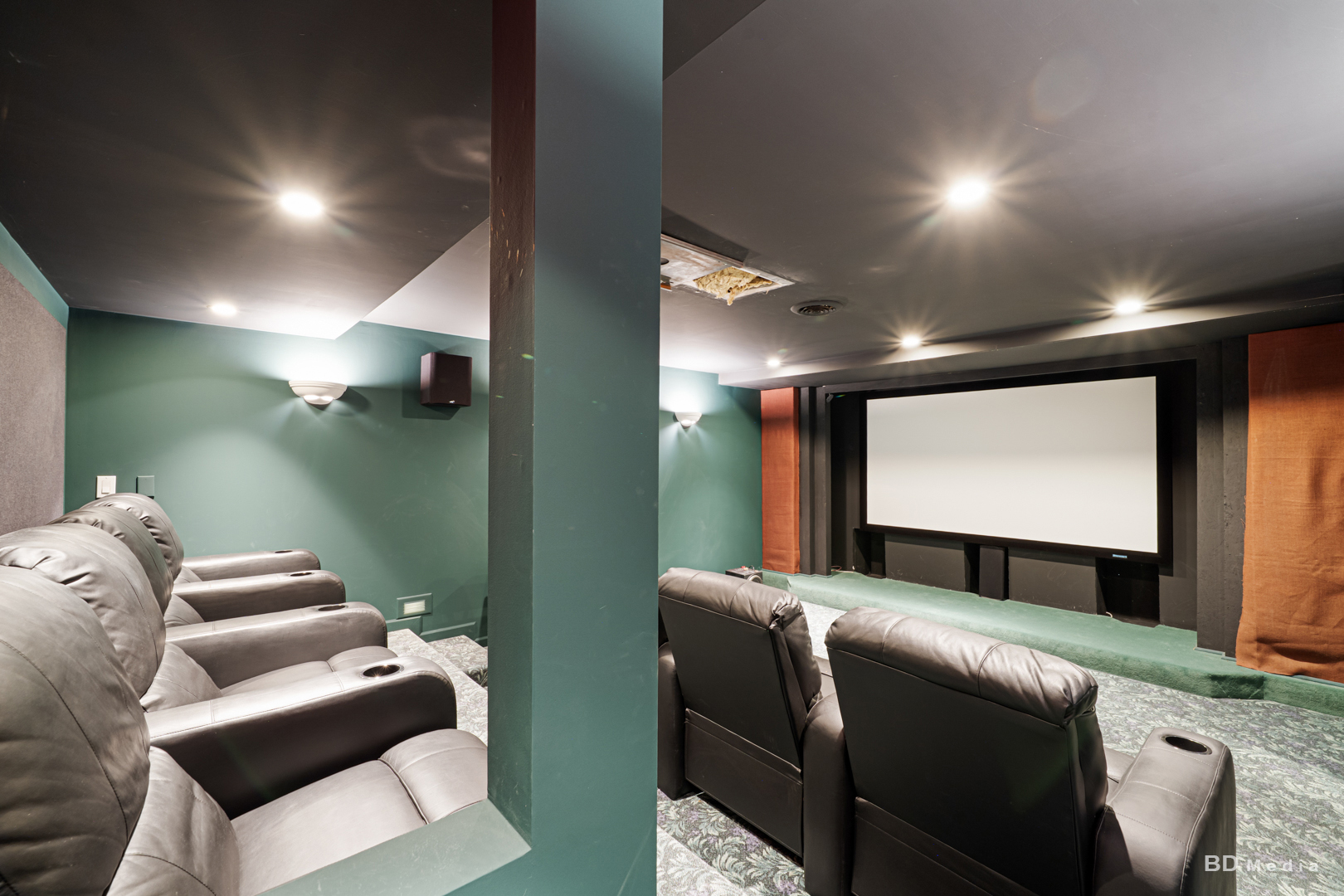 26002 Cambridge Drive Crete, IL 60417 - Photo 31 of 48 a living room with furniture