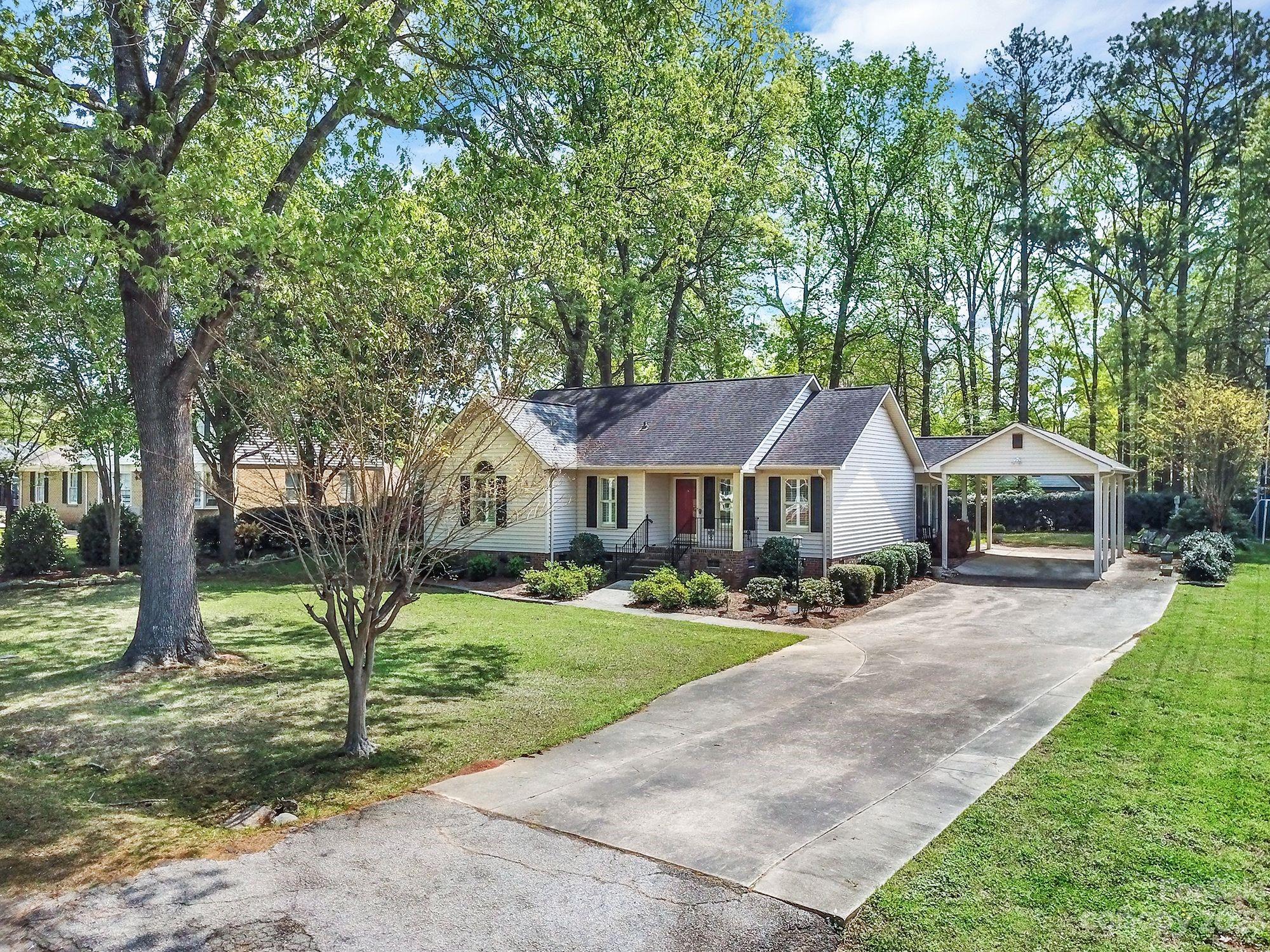 1305 Hawthorne Road Lancaster, SC 29720 - Photo 2 of 29 Gallery Image 2