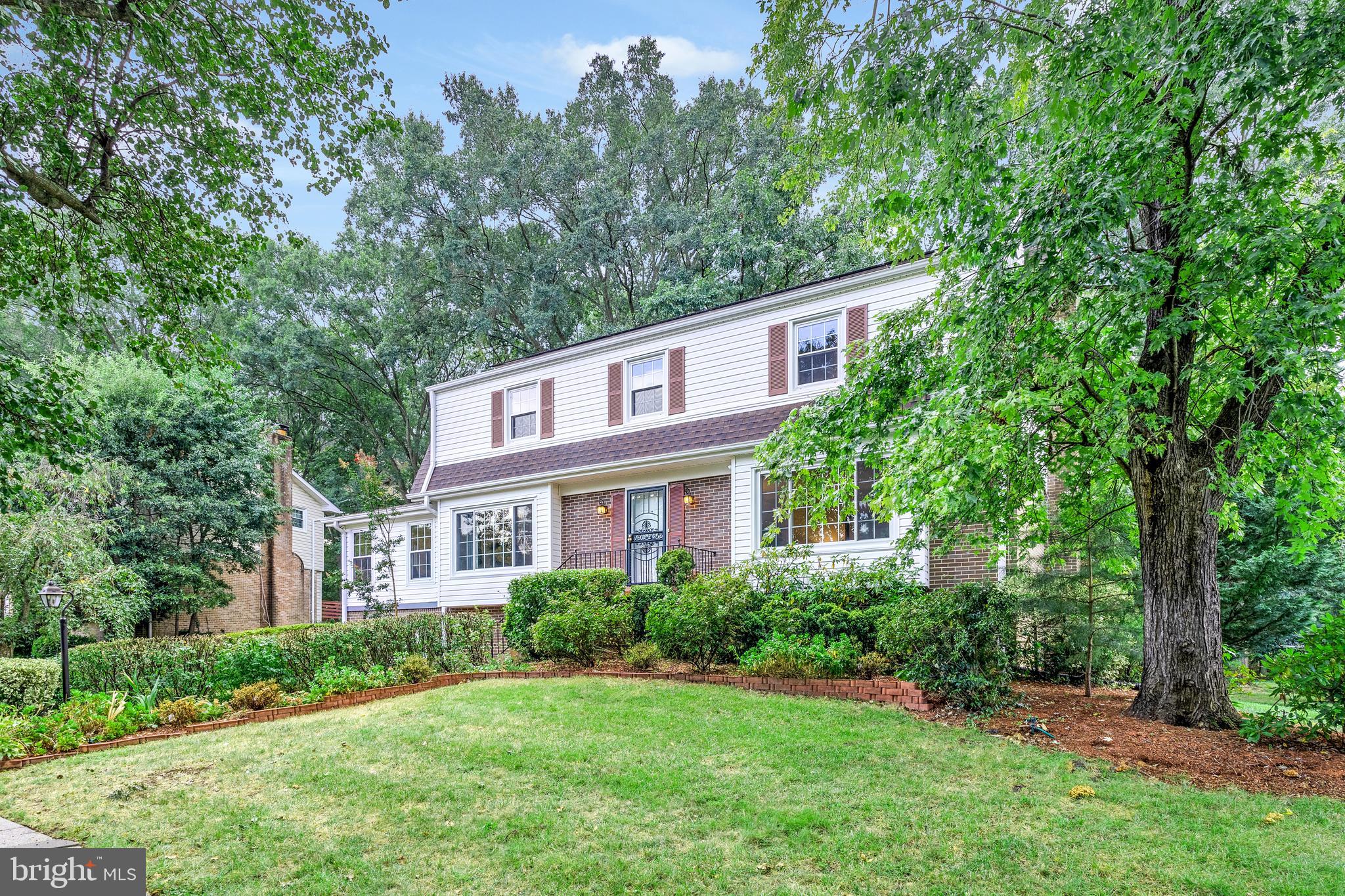 8600 Gateshead Road Alexandria, VA 22309 - Photo 3 of 60 Backs to parkland