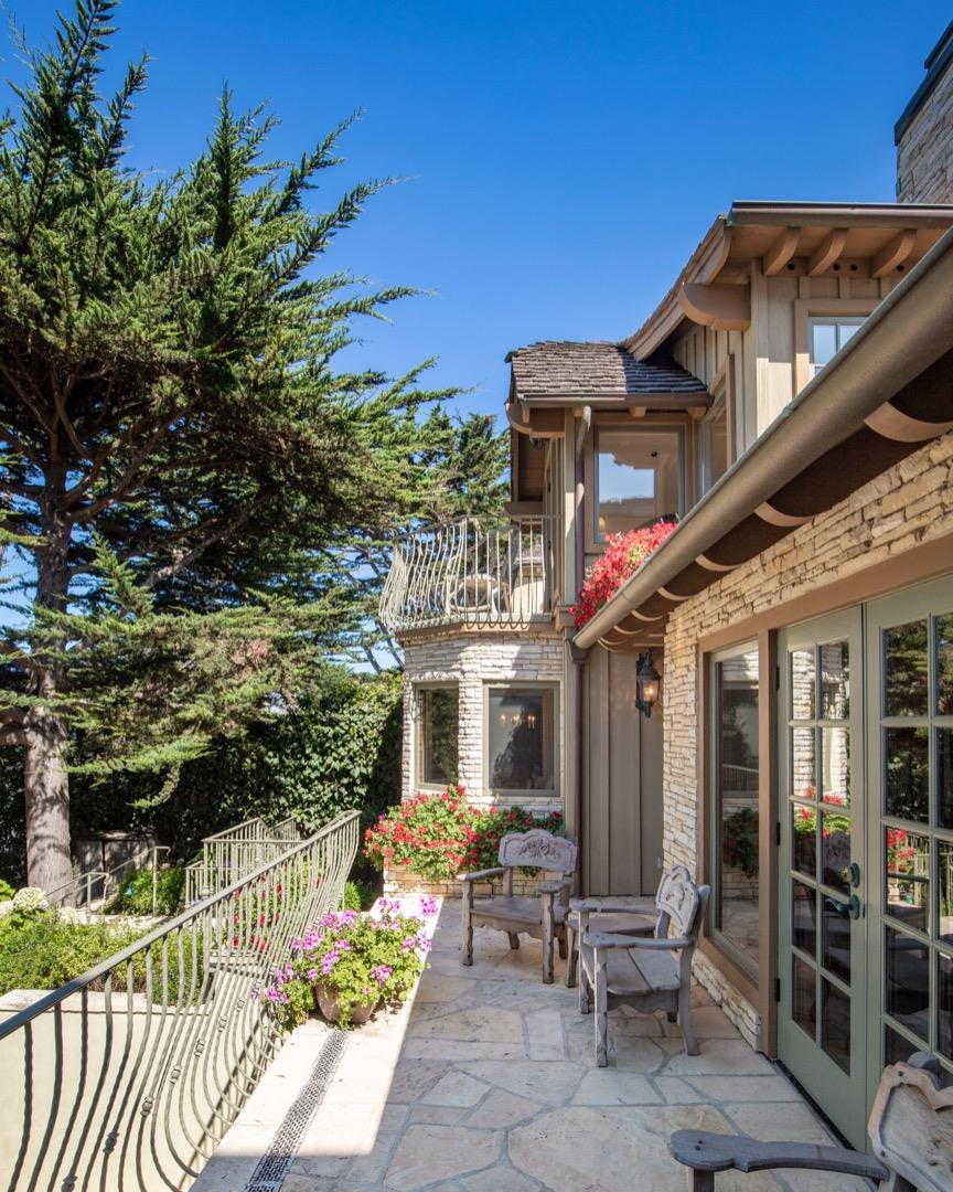 26255 Ocean View Avenue Carmel, CA 93923 - Photo 4 of 20 a view of a chair and tables in the balcony