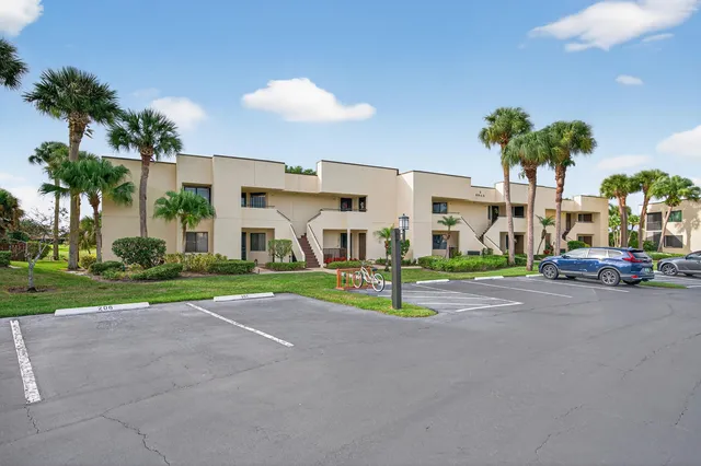 $285,000 | 6940 Southeast Constitution Boulevard, Unit 201, Hobe Sound, FL 33455