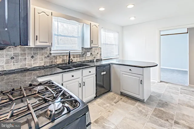 $3,250 | 812 Parkside Boulevard, Claymont, DE 19703