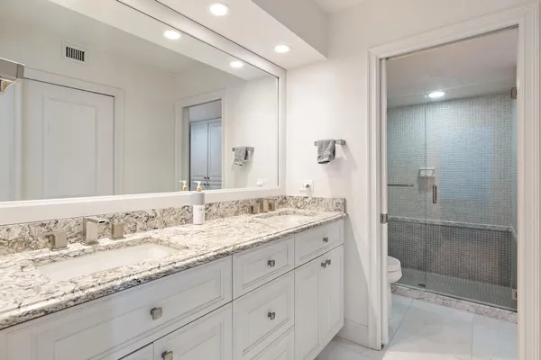 $4,000 | 5380 North Ocean Drive, Unit 19E, Singer Island, FL 33404