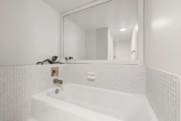 $4,000 | 5380 North Ocean Drive, Unit 19E, Singer Island, FL 33404