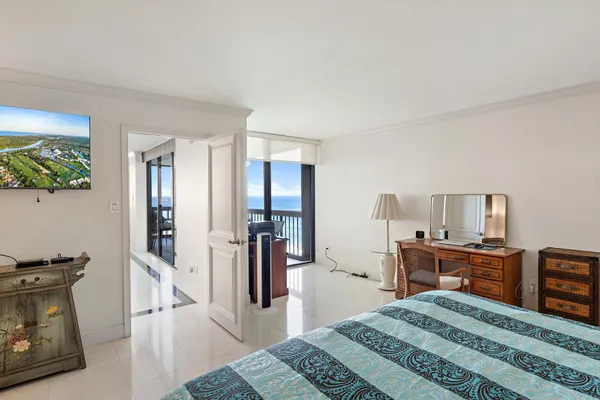 $4,000 | 5380 North Ocean Drive, Unit 19E, Singer Island, FL 33404