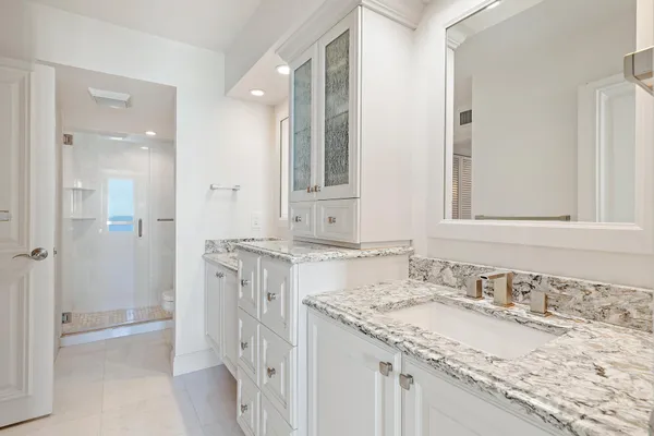 $4,000 | 5380 North Ocean Drive, Unit 19E, Singer Island, FL 33404