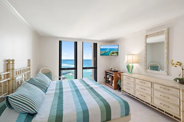 $4,000 | 5380 North Ocean Drive, Unit 19E, Singer Island, FL 33404