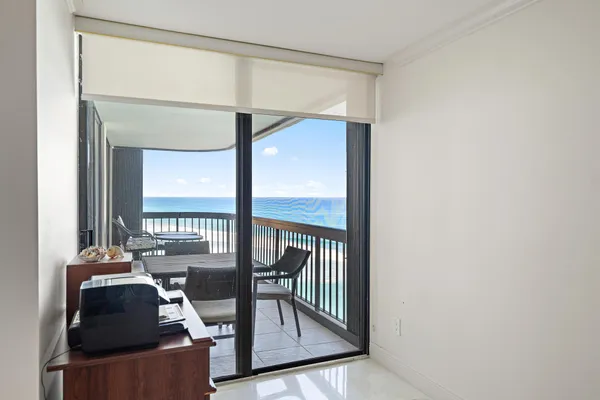 $4,000 | 5380 North Ocean Drive, Unit 19E, Singer Island, FL 33404