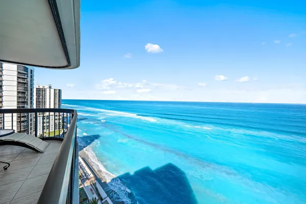 $4,000 | 5380 North Ocean Drive, Unit 19E, Singer Island, FL 33404