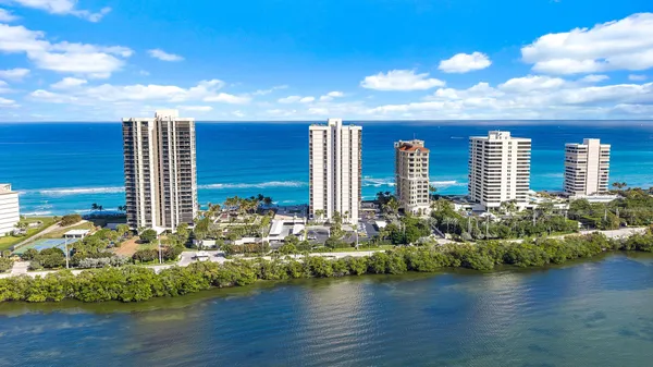 $4,000 | 5380 North Ocean Drive, Unit 19E, Singer Island, FL 33404