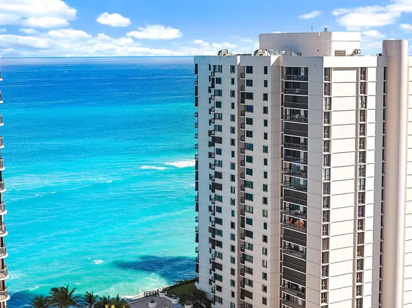 $4,000 | 5380 North Ocean Drive, Unit 19E, Singer Island, FL 33404