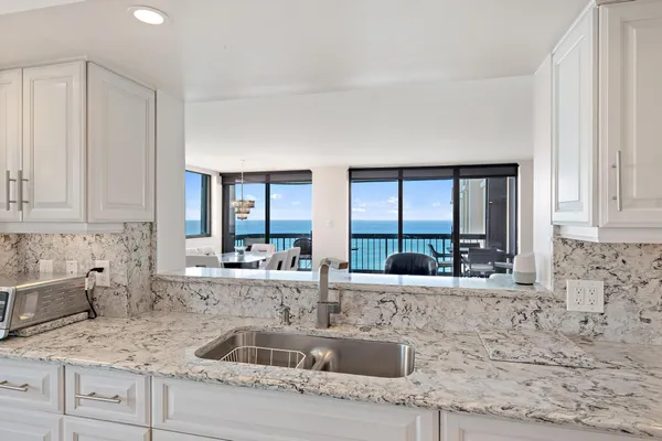 $4,000 | 5380 North Ocean Drive, Unit 19E, Singer Island, FL 33404