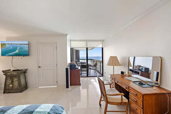 $4,000 | 5380 North Ocean Drive, Unit 19E, Singer Island, FL 33404