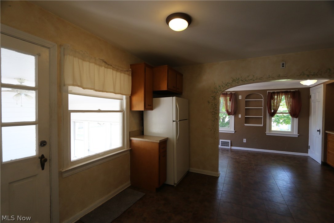 1384 Churchill Road Lyndhurst, OH 44124 - Photo 12 of 29