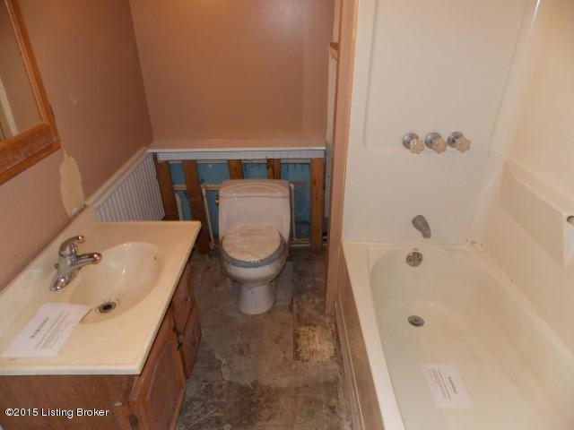 11365 Forkland Road Parksville, KY 40464 - Photo 6 of 10 Bathroom