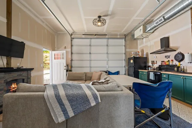 $450,000 | 4497 25 S Highway, Hunters, WA 99137