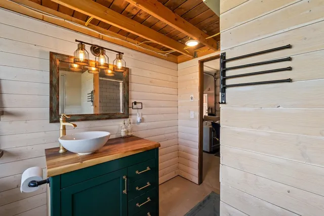 $450,000 | 4497 25 S Highway, Hunters, WA 99137