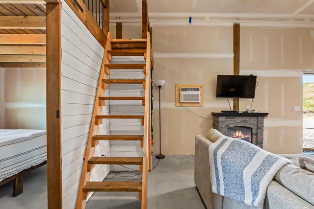 $450,000 | 4497 25 S Highway, Hunters, WA 99137