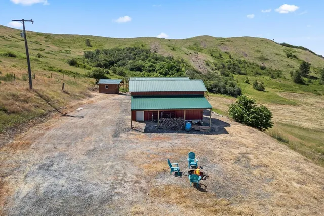 $450,000 | 4497 25 S Highway, Hunters, WA 99137