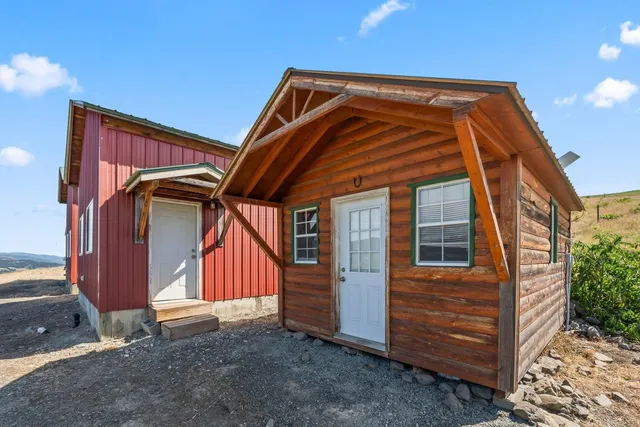 $450,000 | 4497 25 S Highway, Hunters, WA 99137