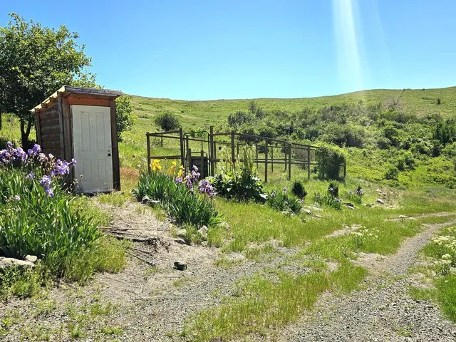 $450,000 | 4497 25 S Highway, Hunters, WA 99137