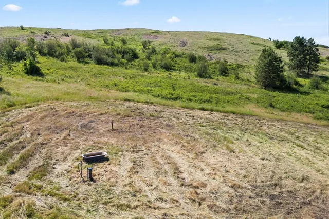 $450,000 | 4497 25 S Highway, Hunters, WA 99137