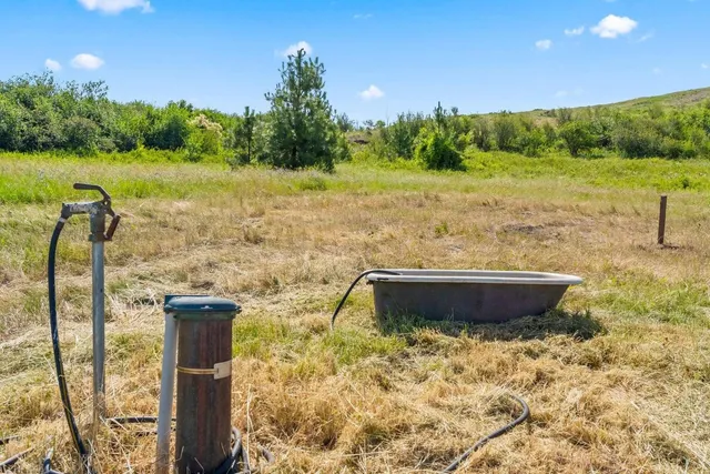 $450,000 | 4497 25 S Highway, Hunters, WA 99137