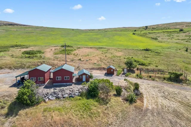 $450,000 | 4497 25 S Highway, Hunters, WA 99137