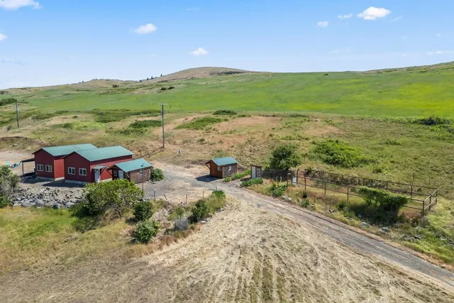 $450,000 | 4497 25 S Highway, Hunters, WA 99137