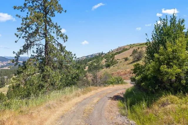 $450,000 | 4497 25 S Highway, Hunters, WA 99137