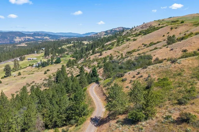 $450,000 | 4497 25 S Highway, Hunters, WA 99137